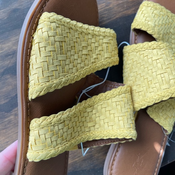 Universal Thread sandals! - Picture 3 of 3
